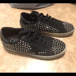 Size 7 Shu Shop sneakers